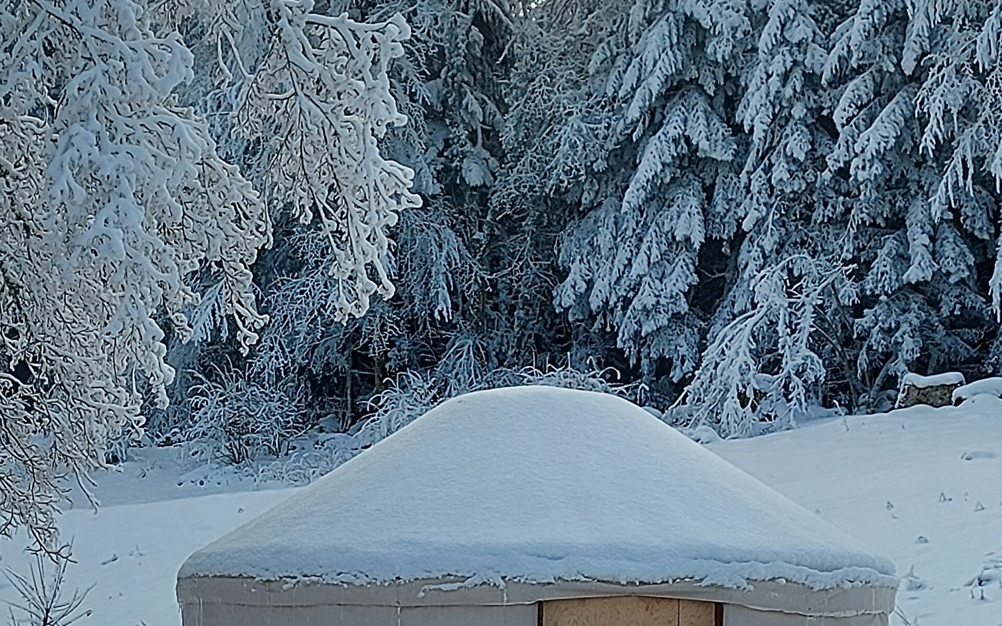 Yourtes et tipis bois Espace Rivoire