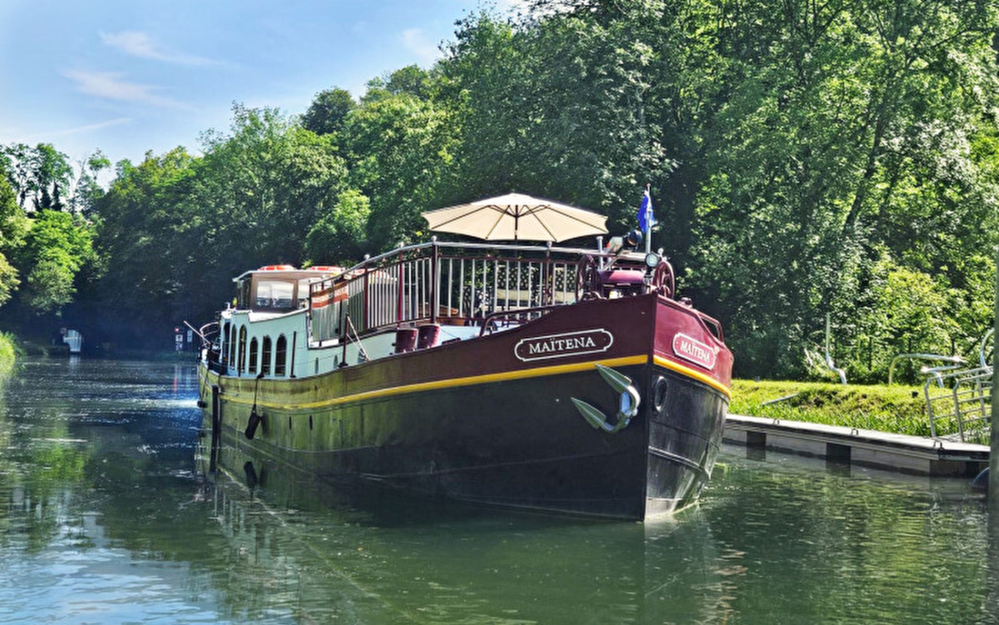 Mini-croisière autour de Dole : luxe et sérénité en péniche privée