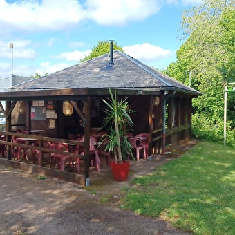 Camping Les Genêts du Morvan - OUROUX-EN-MORVAN