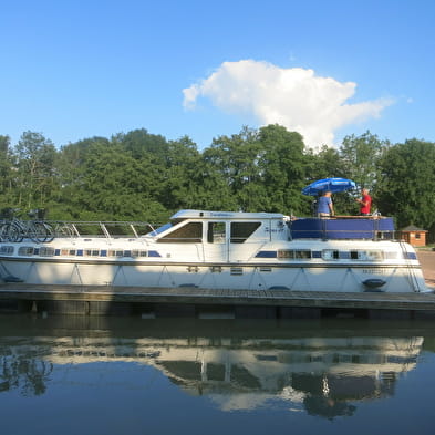 Les Canalous (location de bateaux habitables)