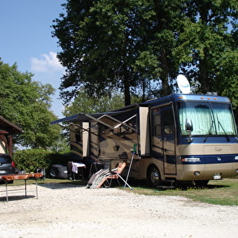 Camping le Bois Guillaume - Aire de service - VILLENEUVE-LES-GENETS