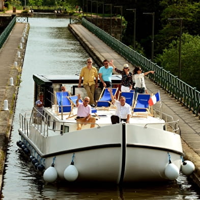 Les Canalous (location de bateaux habitables)