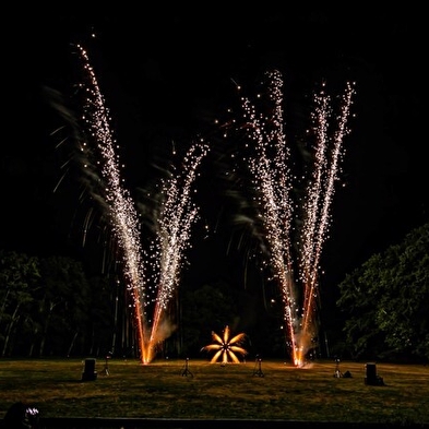 Feu d'artifice au bord de l'étang Bouteille à St Saulge