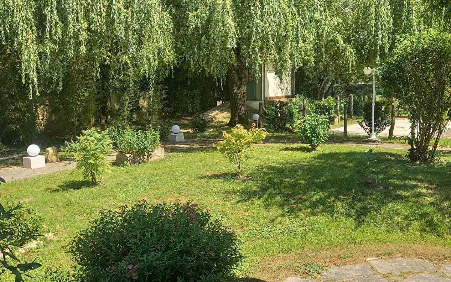 Les Elements de la Nature - aire pour camping-car